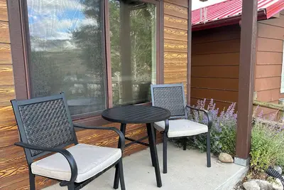 Image de Yellowstone River Hideaway - 1/4 Mile from Yellowstone Np - 1br Renovated Apartment - Surrounded by Mountains & Overlooking the Canyon