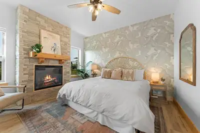 Image de New! Light, Bright & Amazing View | Pet-friendly!