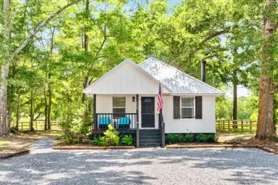 Image de Ivy Cottage, a charming cottage 5 minutes from downtown Fairhope.