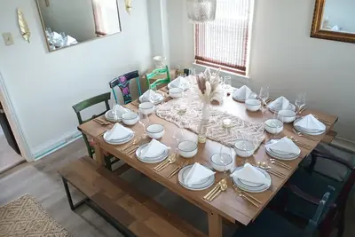 Image de Eclectic Decor 5 Br house, 2 Baths & 2 Kitchens with WiFi and Ac in Old Forge