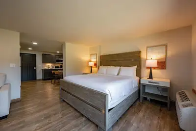 Image de Cove Creek Lodge: 102 Poolside Executive King Suite