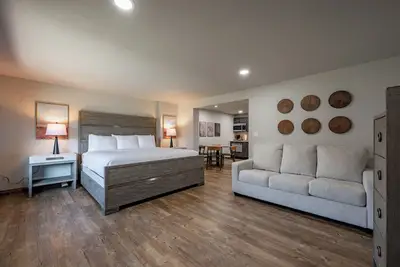 Image de Cove Creek Lodge: 103 Poolside Executive King Suite