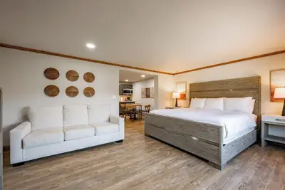 Image de Cove Creek Lodge: 104 Poolside Executive King Suite