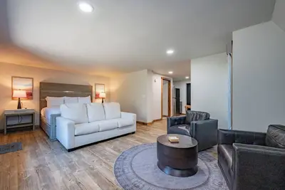 Image de Cove Creek Lodge: 109 Lakeside Executive King Suite