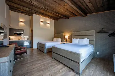 Image de Cove Creek Lodge: 202 Poolside Double Queen Room