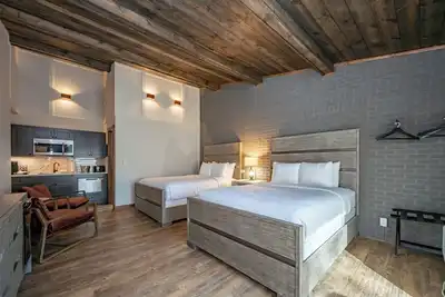 Image de Cove Creek Lodge: 218 Lakeside Double Queen Room