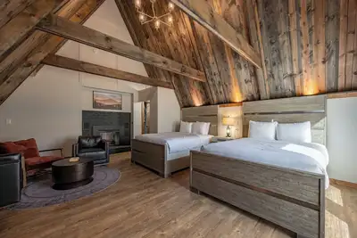 Image de Cove Creek Lodge: 220 Lakeside Double Queen Fireplace Room