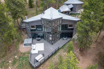 Image de Cosmic Cabin at Devil's Thumb 15mins from Winter Park