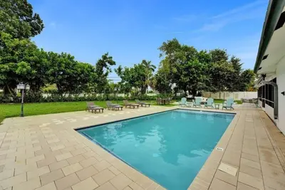 Image de Villa Royale 4 Br Home w/ Pool and Hot Tub by RedAwning