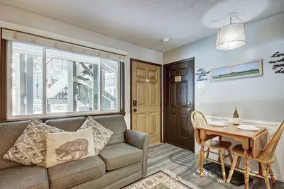 Image de Charming First Floor Unit w Ski-In Access & Mountain Stream Views | Pm1a