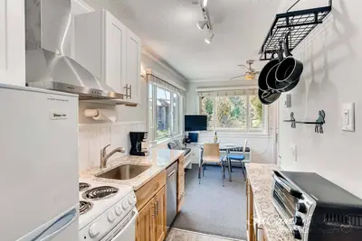 Image de Bright & Airy Corner Unit, Recently Updated. Perfect Mountain Retreat | Pm8c