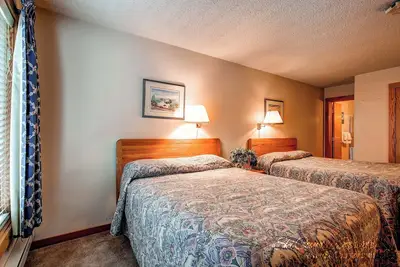 Image de Enjoy Easy Access To Town and the Slopes without Breaking the Bank!