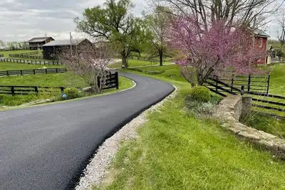 Image de Historical 4-bedroom farmhouse in serene Sharpsburg with Ac.