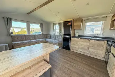 Lovely 8 berth caravan by the beach at Manor Park in Norfolk ref 23028b