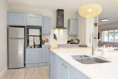 Image de A family house that sleeps 8 guests in 4 bedrooms