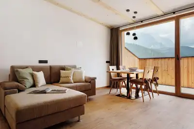 Image de Appartement \"Lat\" avec vue sur les montagnes, jardin partagé et Wi-Fi