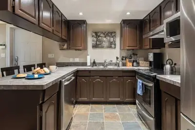 Image de Charming 2 bedrooms suite in character home