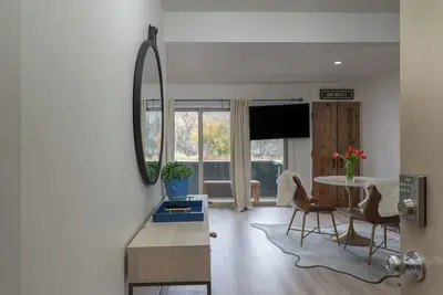 Christmas Availability! Studio Ketchum 2 blocks from downtown and walk to ski