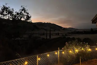 Image de House on Hill Top. Great views. A peaceful getaway! With Pickleball court!