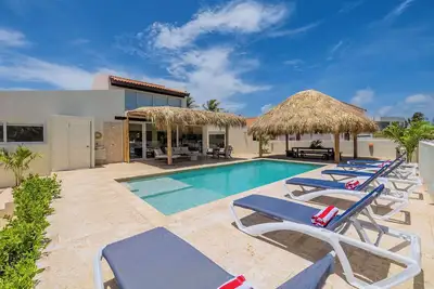 Image de Exclusive Caribbean Palapa and pool villa. Across the Marriot