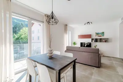 Image de Laglio : Appartement lumineux de deux pièces avec confort moderne au bord du lac