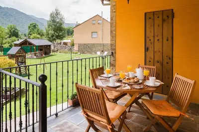 Appartement 'Balagar' avec vue sur les montagnes, piscine partagée et Wi-Fi