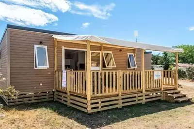 Image de Mobil-home | Premium | 3 Ch. | 6 pers. | Terrasse surélevée | A/C | Tv