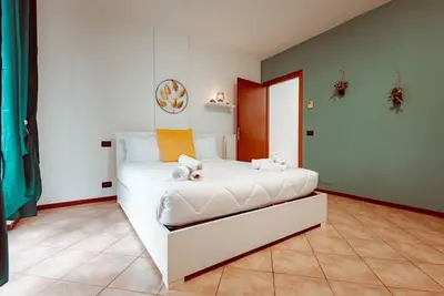 Metro Bernini, Adriano Apartment