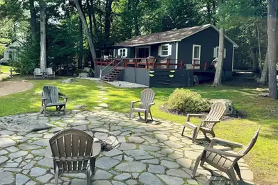 Image de Waterfront Winnipesaukee 3 Br / 2 Ba Cottage with Private Dock and Sandy Beach