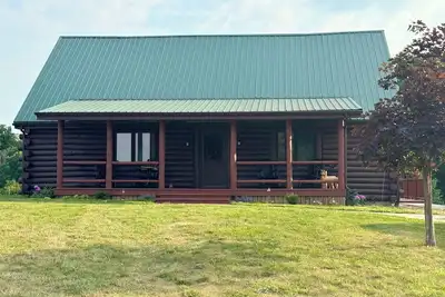 Image de Newly Renovated Cabin Sleeps 12 Comfortably! !