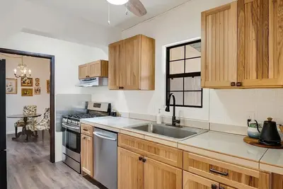 Image de 1940's sprawling Hacienda in the heart of Tucson, 5 bedrooms and a swim spa!