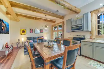 Image de 3 bedroom cottage, peaceful and private, with pool, fitness, flowers and nature