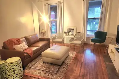 Comfortable 6-bdrm, 2-bath with off street parking, near Xu, Uc, Otr & Downtown