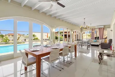 Image de Stunning 6 Bed & Pool Paradise Villa by Bocobay
