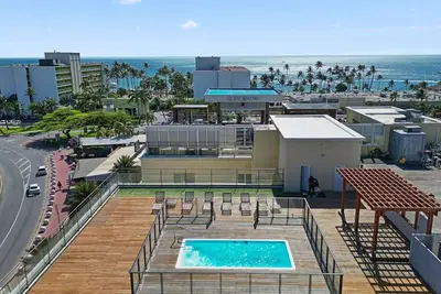 Image de Luxury Palm Beach 2br Condo at The Cove 103 by Bocobay