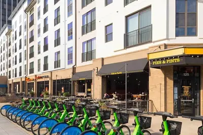 Image de 569 New 2br w/ Access to Pool&Gym and Free Parking&WiFi