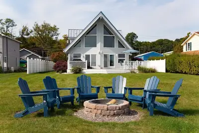Image de Lakefront Cottage w/ Hot Tub & Kayaks Access