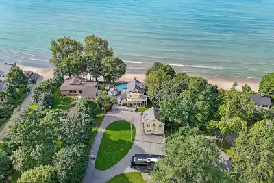 Image de Paradise Beach Awaits You!