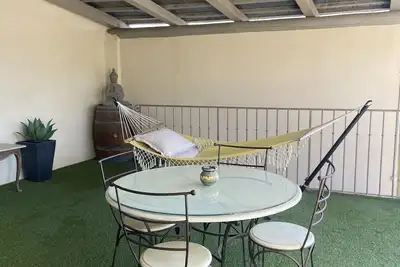Image de Appartement indépendant spacieux calme avec terrasse ombragée et cour fermée