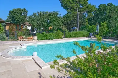 Image de 7min d'Uzès, maison 4pers/60m2/climatisée/ terrain 3000m2/piscine/parking clos