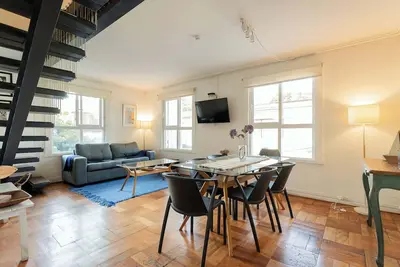 Image de Chic 2br Duplex in Providencia Perfect for Groups