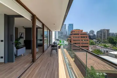 Exclusivity and comfort steps away from the metro