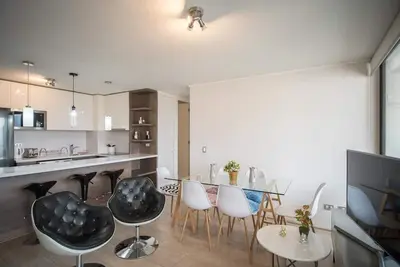 Park & Shop: Chic 2br sleeps 6, Las Condes