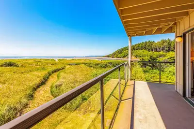 Image de Waterfront Condo right on the Pacific Ocean