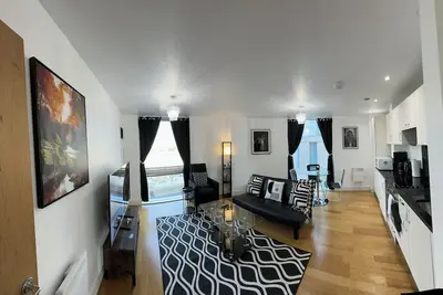 Image de Tranquil Oasis surrounded by restaurants, shops, bars, and a multiplex cinema.