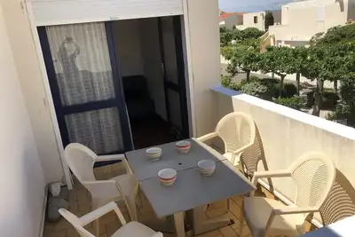Image de Spacieux T2 pour 4p avec terrasse, parking privé à 400m de la plage, quartier animé, animaux Ok