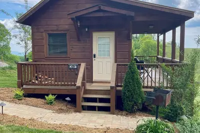 Image de Sky Retreat Cabin 1 in the Blue Ridge Mtns. Stunning views just footsteps away! \n
