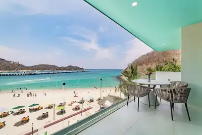 Image de Chic Santa Cruz Retreat on Swimmable Beach