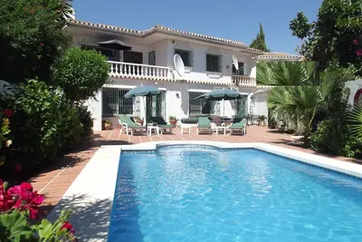 Image de Villa de 4 chambres avec piscine privée à Fuengirola, Costa del Sol
