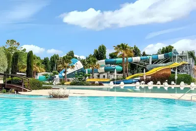 Image de Homerez - Bungalow familial à Vias avec jacuzzi et piscine partagée